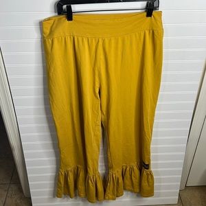 Women’s Matilda Jane Golden ruffle pants XL